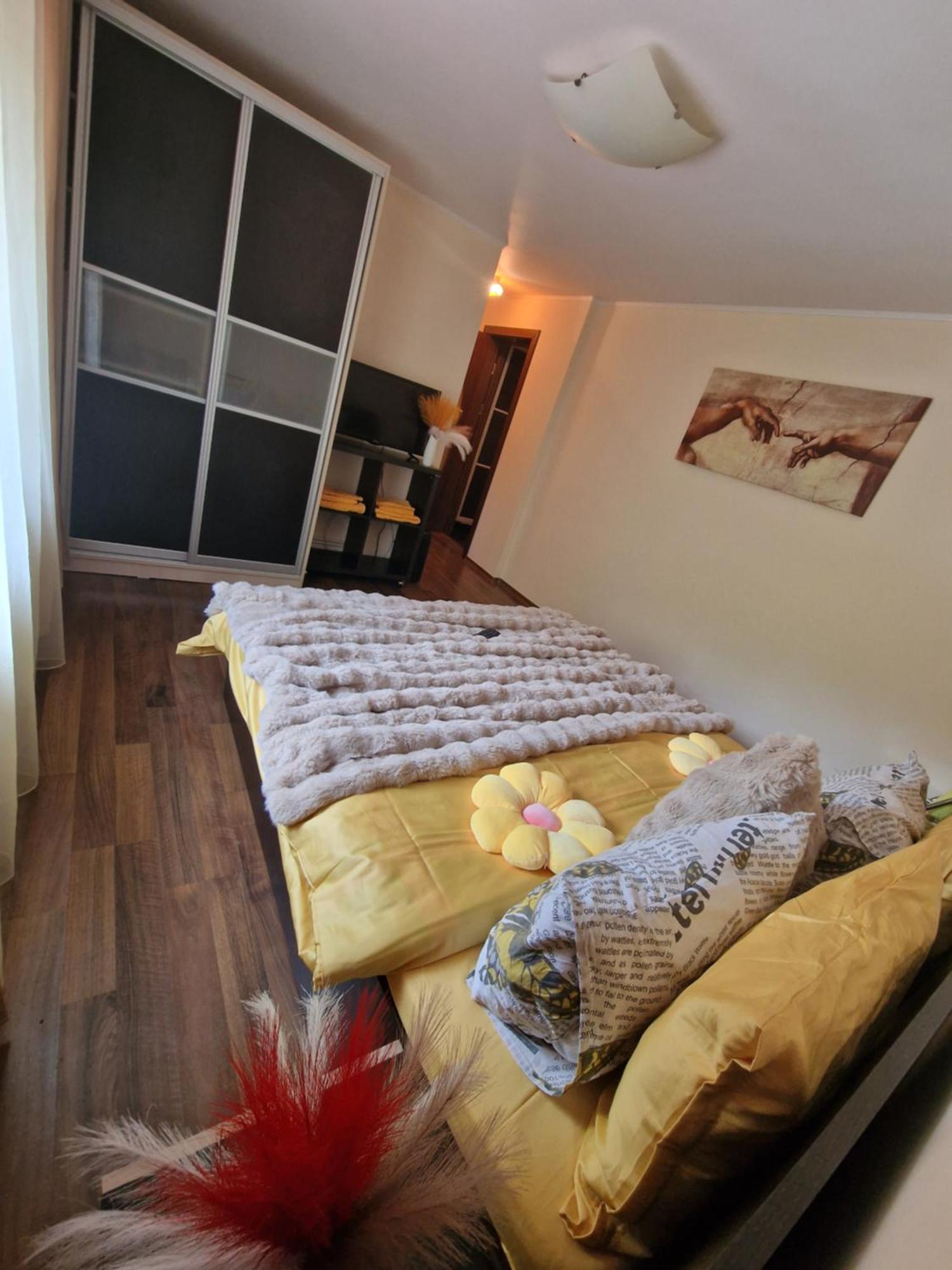 Apartament Red & Yellow Slănic-Moldova Eksteriør billede