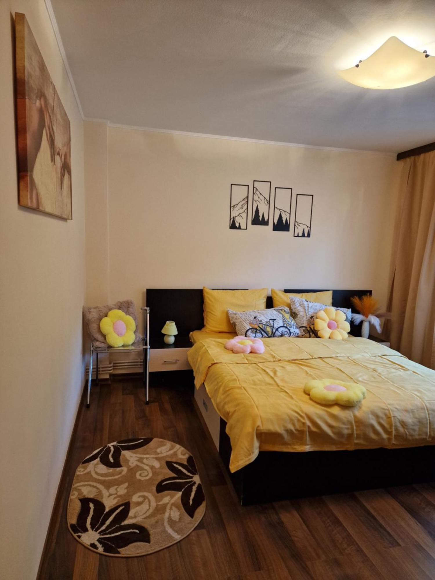 Apartament Red & Yellow Slănic-Moldova Værelse billede