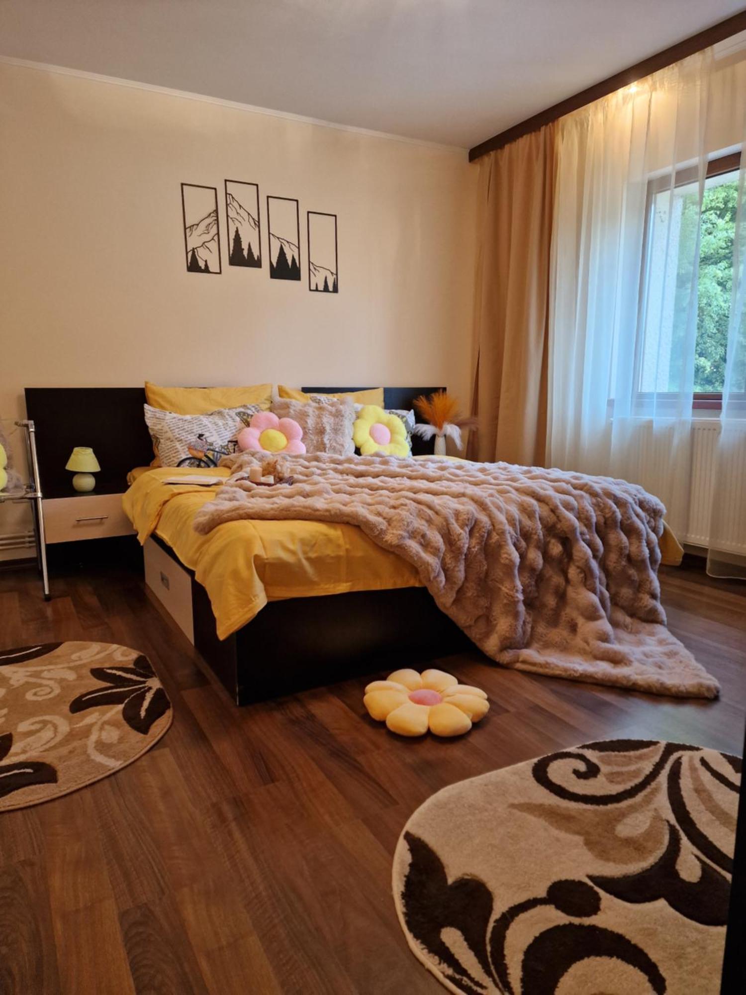 Apartament Red & Yellow Slănic-Moldova Eksteriør billede